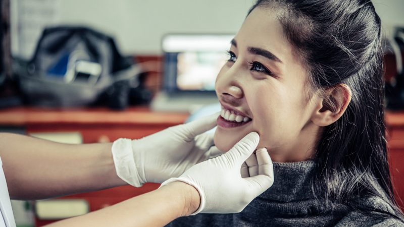 The dentist examines the patient's teeth.